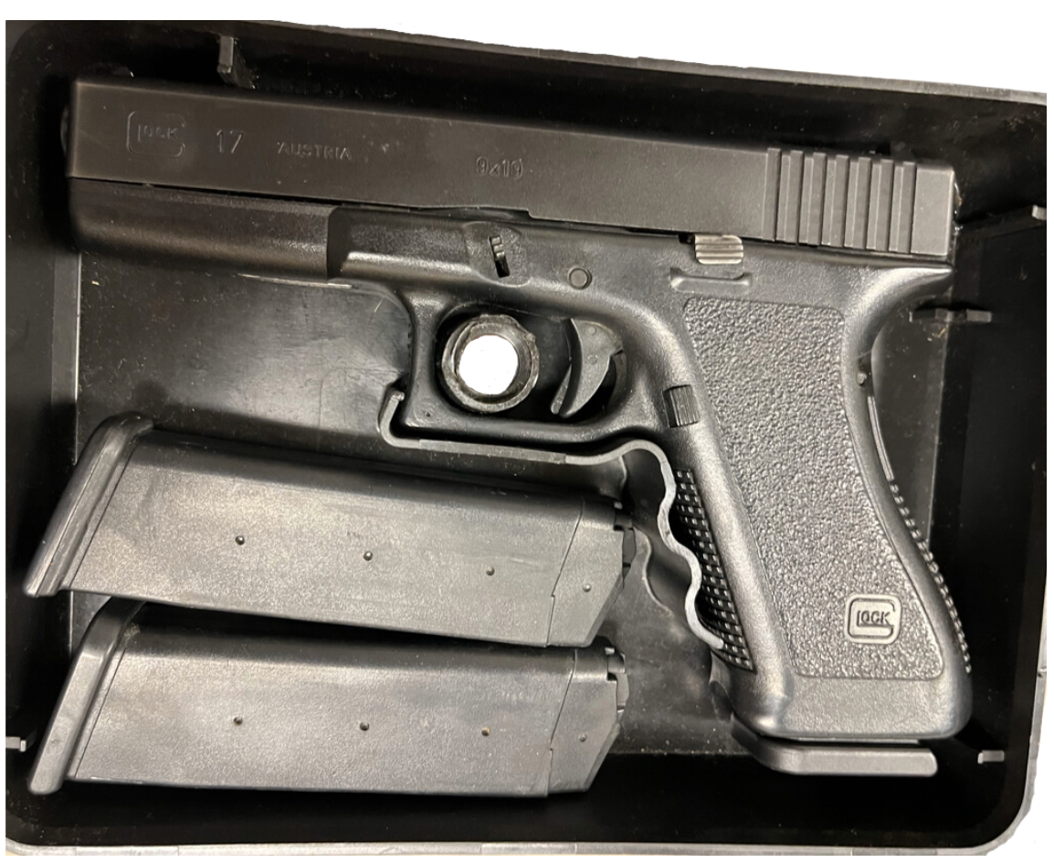 Glock G17 Gen 2 9mm Semi-Automatic Pistol with 4.49-inch Barrel and Three 17-Round Magazines